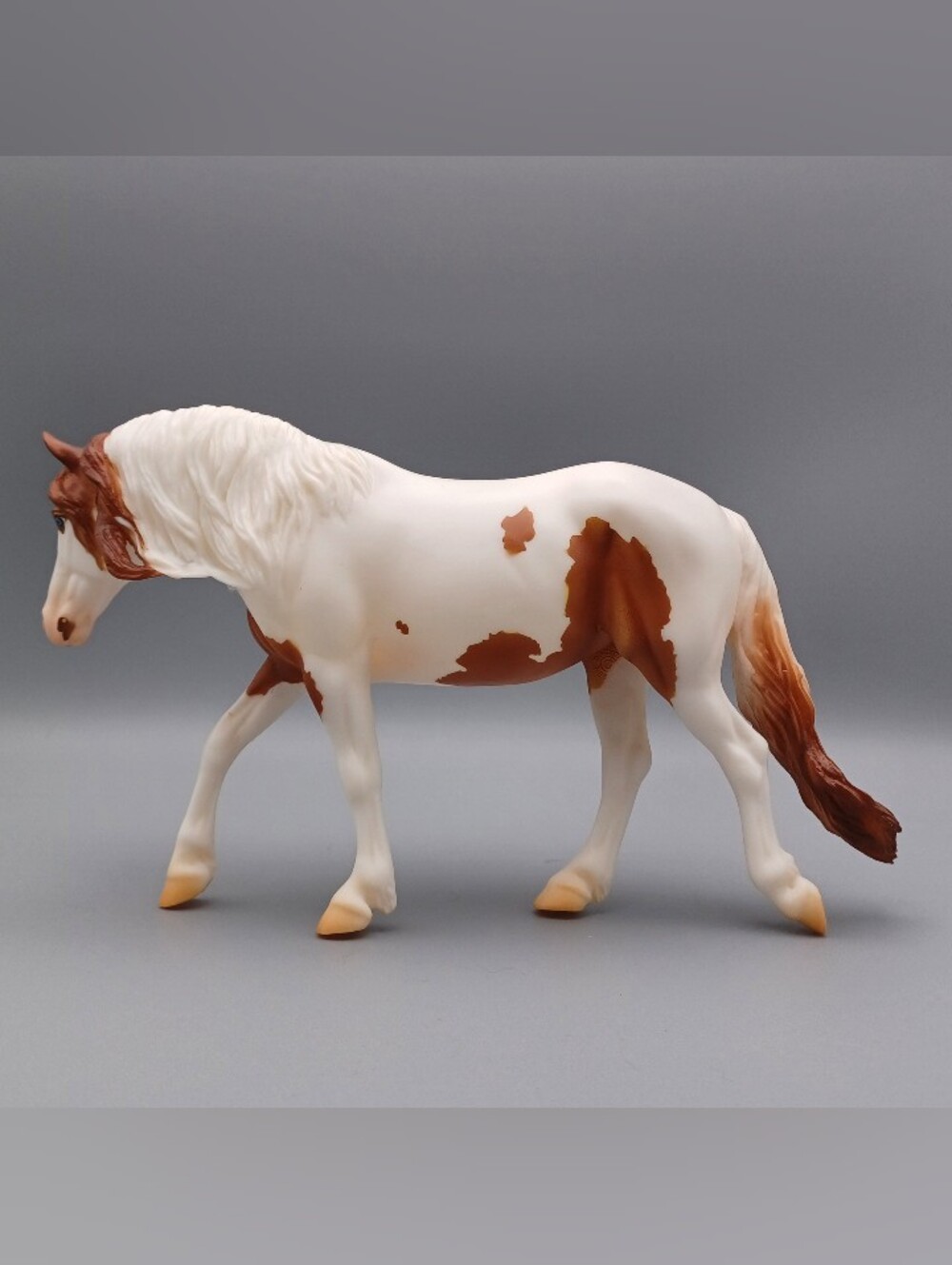 Breyer Pinto Maya - Picture 8 of 16